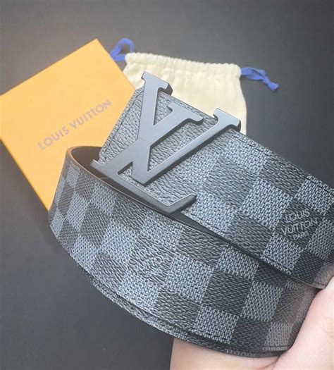 curea louis vuitton neagra